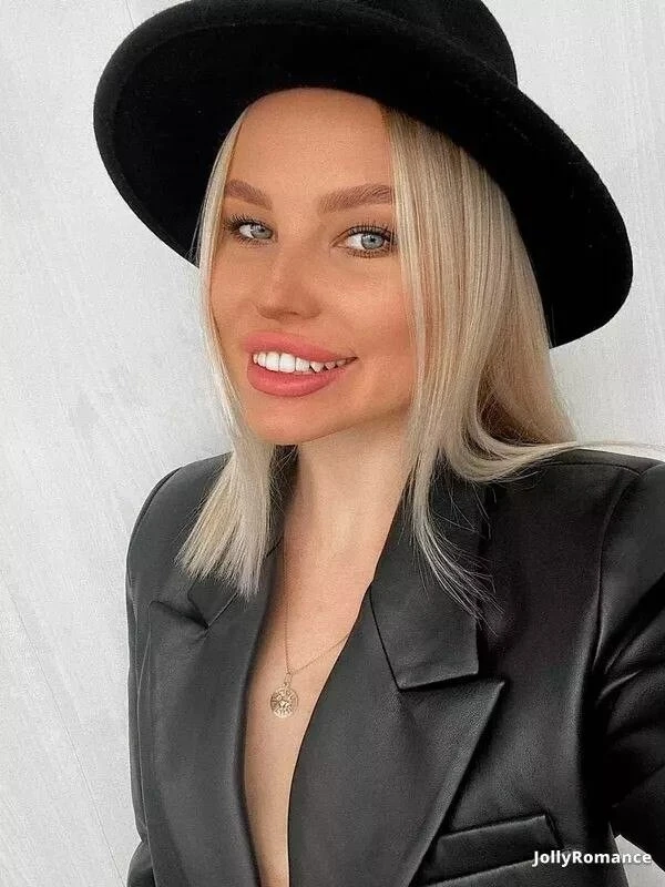 Marina, 24