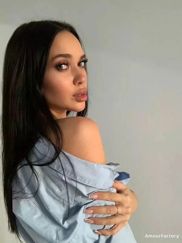 Elena, 22